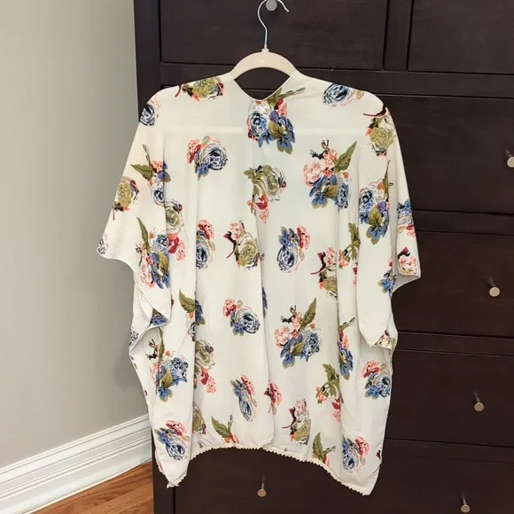 Floral Ruana - Picture 4 of 4